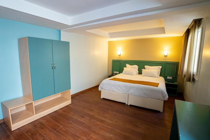 breeze hotel