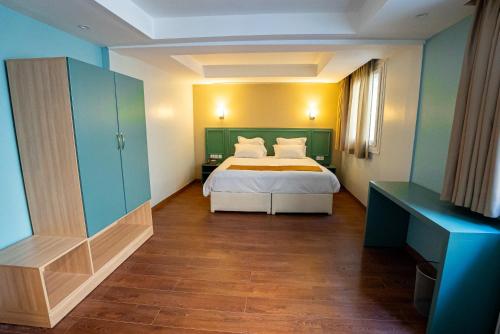 breeze hotel