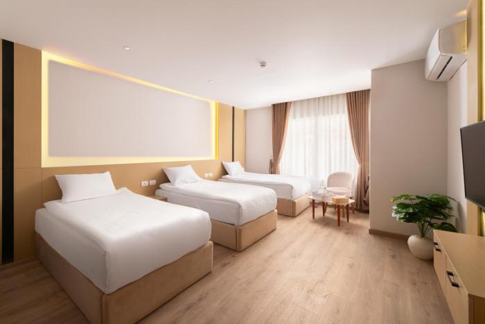 elegance grand city hotel