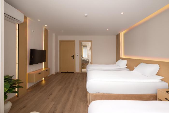elegance grand city hotel