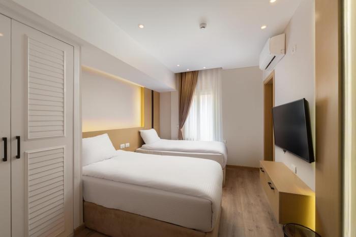 elegance grand city hotel