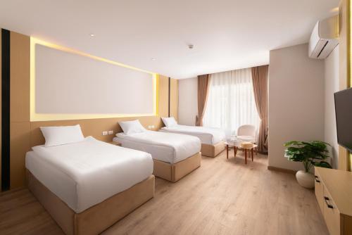 elegance grand city hotel
