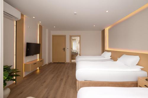 elegance grand city hotel