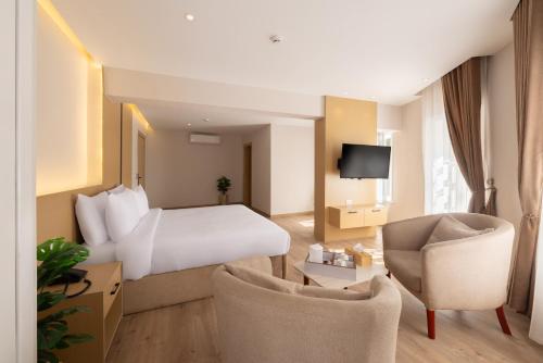 elegance grand city hotel