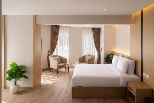 elegance grand city hotel