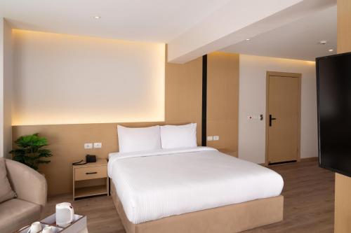 elegance grand city hotel