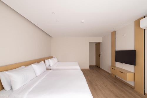 elegance grand city hotel