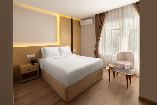 elegance grand city hotel