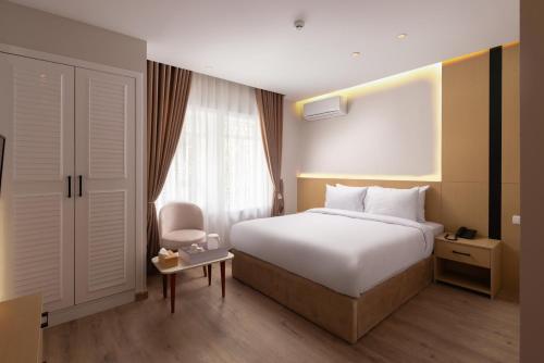elegance grand city hotel