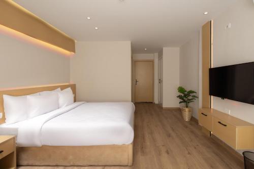 elegance grand city hotel