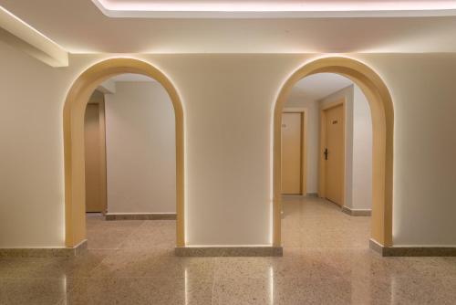 elegance grand city hotel