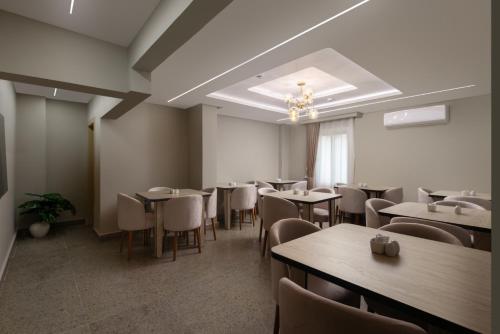 elegance grand city hotel