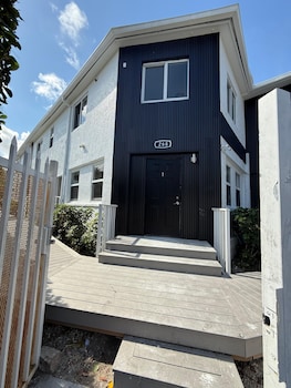 Renzzi Villas,268 Nw 34Th St,3 star