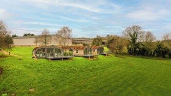 sustainable pod on old chalford farm