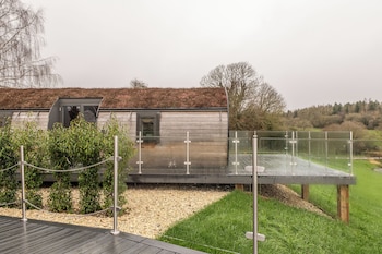 sustainable pod on old chalford farm