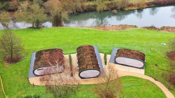 sustainable pod on old chalford farm