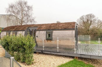 sustainable pod on old chalford farm