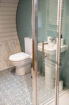 sustainable pod on old chalford farm