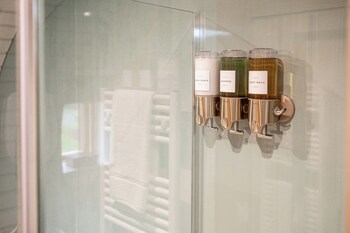 sustainable pod on old chalford farm