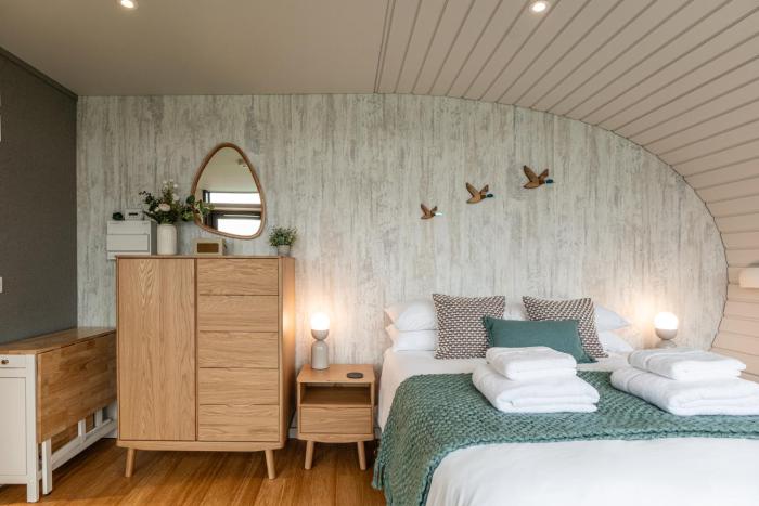 sustainable pod on old chalford farm