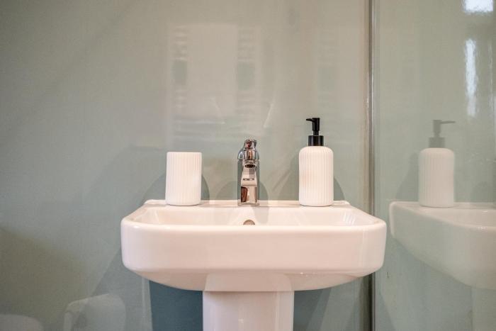 sustainable pod on old chalford farm