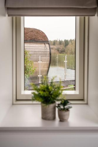 sustainable pod on old chalford farm