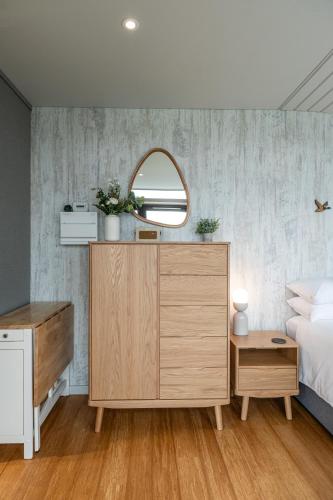 sustainable pod on old chalford farm