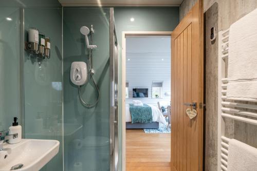 sustainable pod on old chalford farm