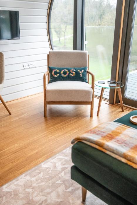 unique 1 bd eco retreat in old chalford