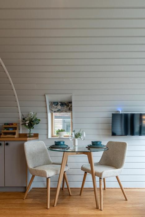 unique 1 bd eco retreat in old chalford