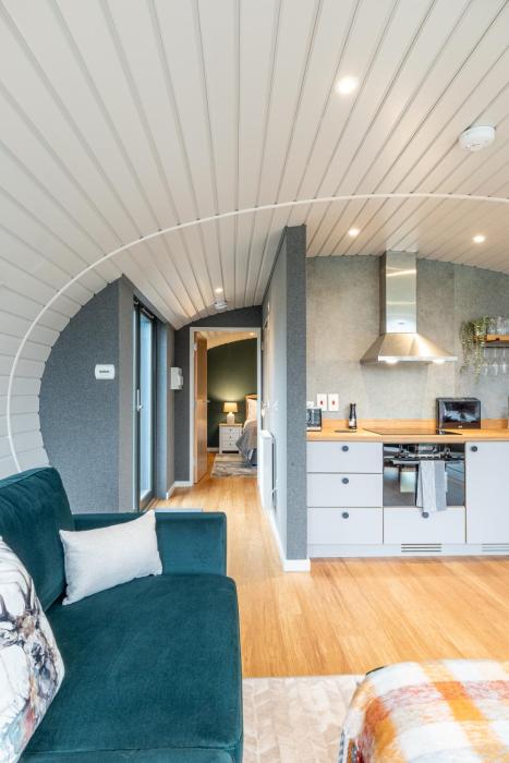 unique 1 bd eco retreat in old chalford