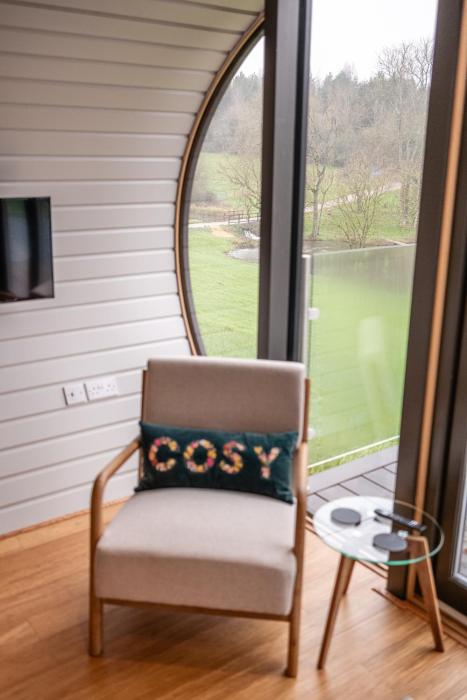 unique 1 bd eco retreat in old chalford