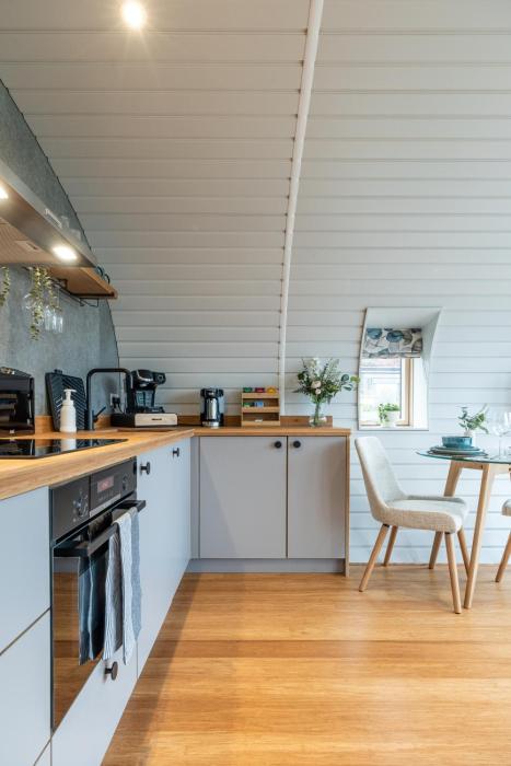 unique 1 bd eco retreat in old chalford