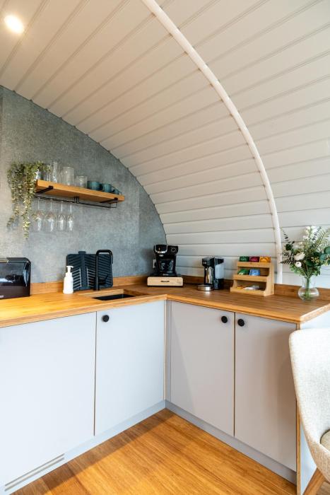 unique 1 bd eco retreat in old chalford