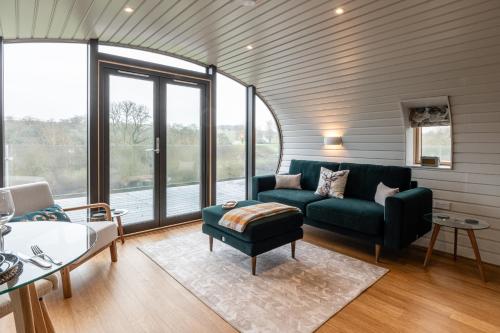 unique 1 bd eco retreat in old chalford