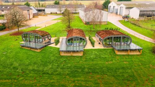 unique 1 bd eco retreat in old chalford