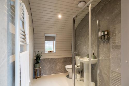 unique 1 bd eco retreat in old chalford