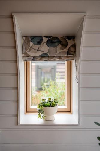 unique 1 bd eco retreat in old chalford