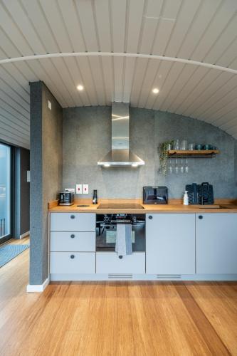 unique 1 bd eco retreat in old chalford