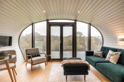 unique 1 bd eco retreat in old chalford