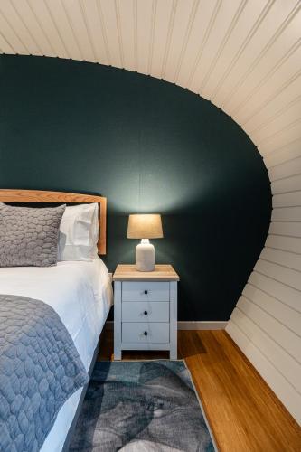 unique 1 bd eco retreat in old chalford