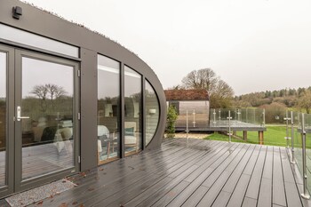 sustainable 2bd pod on old chalford farm