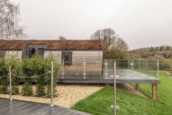 sustainable 2bd pod on old chalford farm