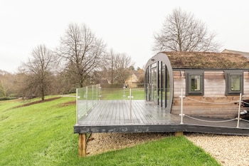 sustainable 2bd pod on old chalford farm