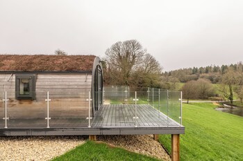 sustainable 2bd pod on old chalford farm