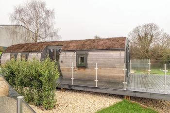 sustainable 2bd pod on old chalford farm