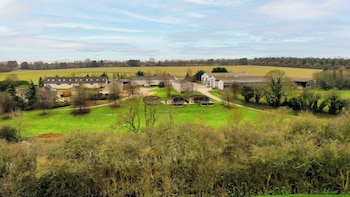 sustainable 2bd pod on old chalford farm