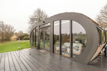 sustainable 2bd pod on old chalford farm
