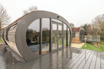 sustainable 2bd pod on old chalford farm