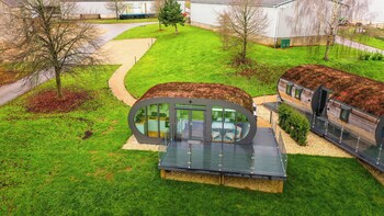 sustainable 2bd pod on old chalford farm